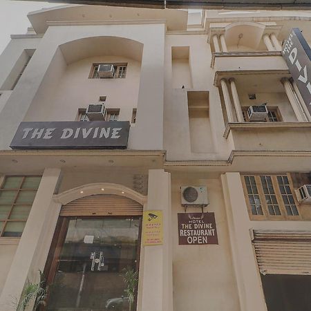 Capital O Divine Hotel Amritsar Buitenkant foto