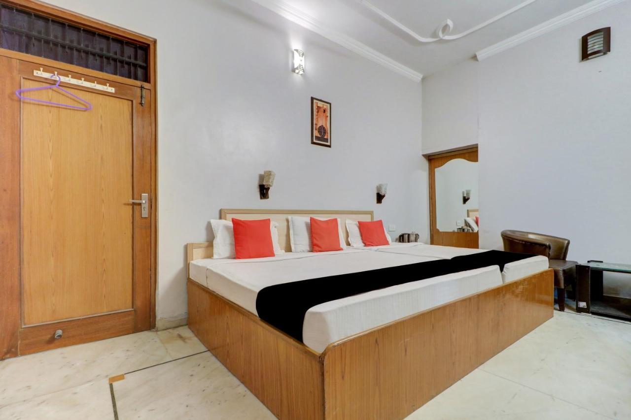 Capital O Divine Hotel Amritsar Buitenkant foto