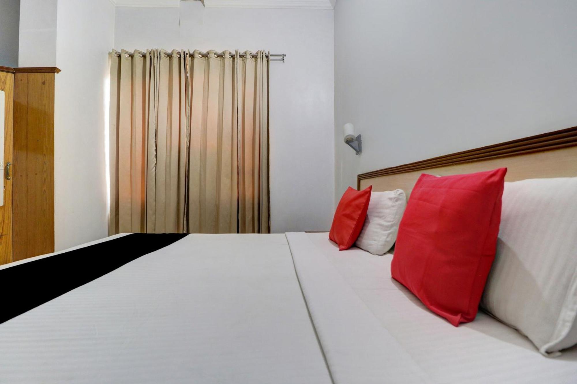 Capital O Divine Hotel Amritsar Buitenkant foto
