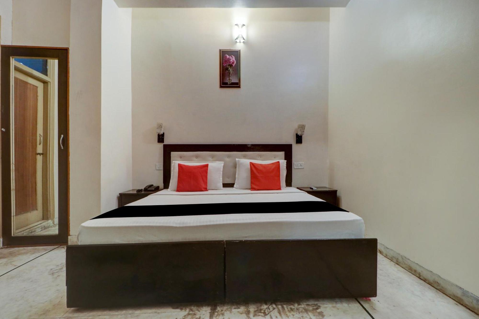 Capital O Divine Hotel Amritsar Buitenkant foto
