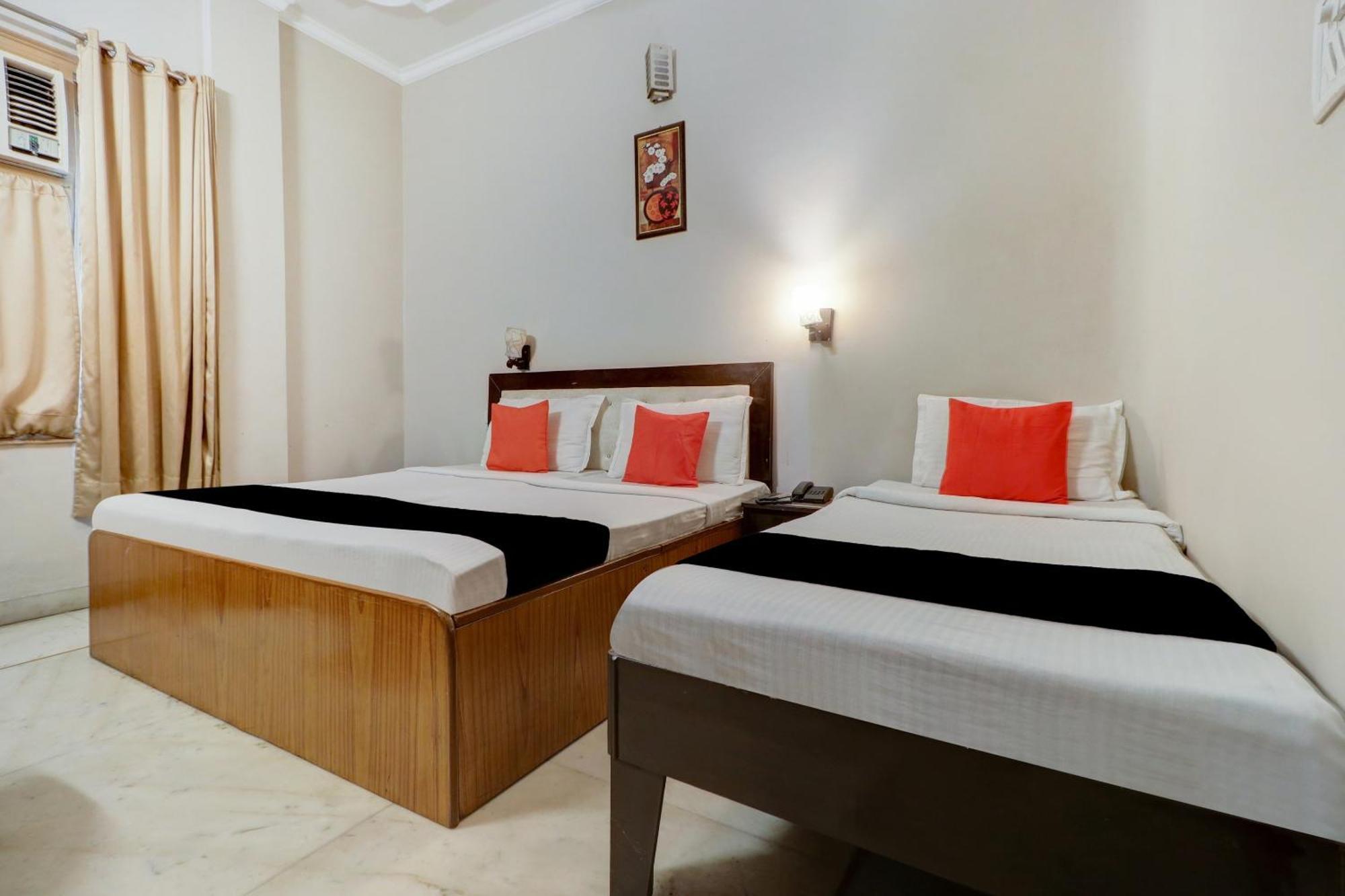 Capital O Divine Hotel Amritsar Buitenkant foto
