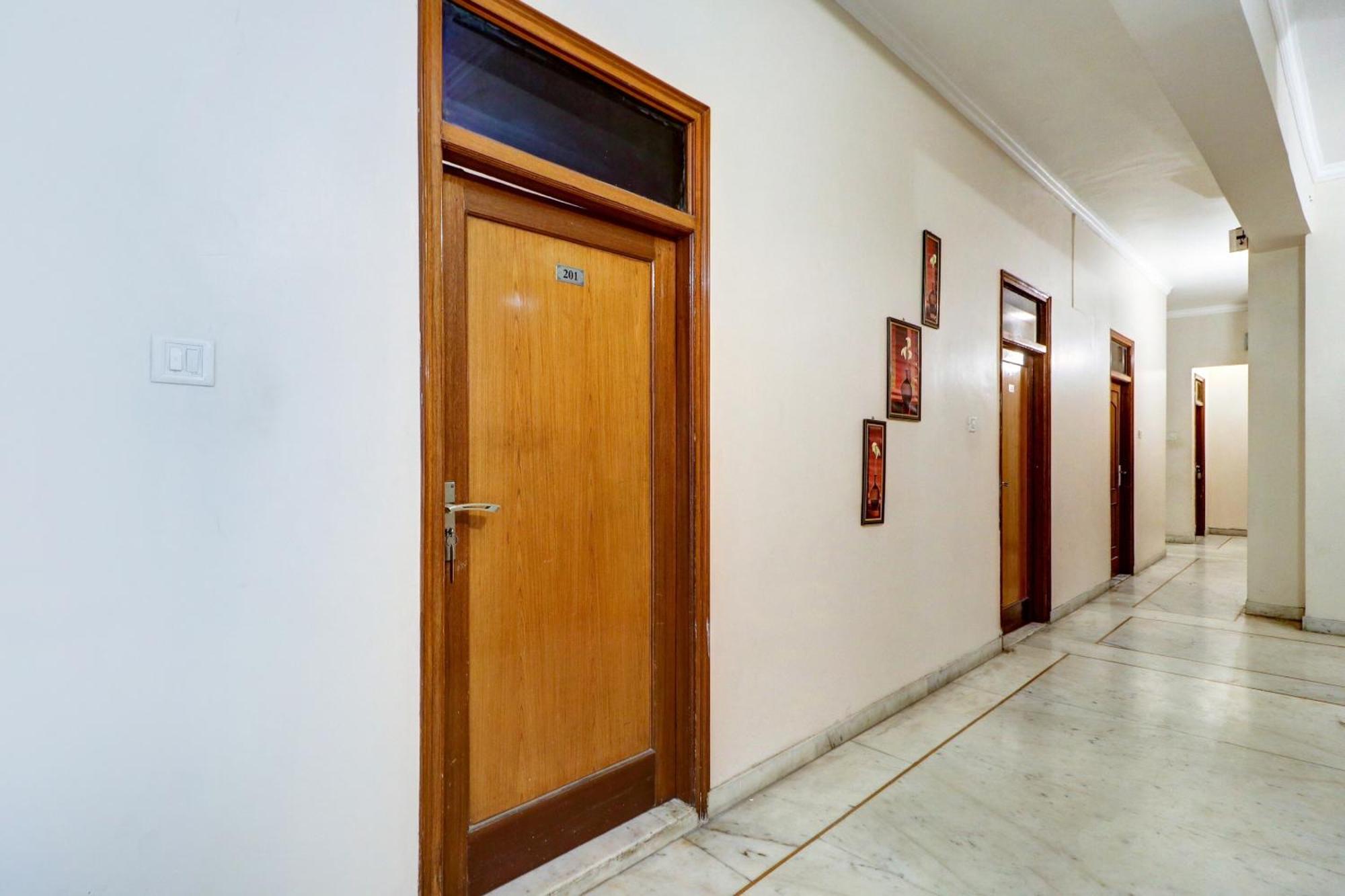 Capital O Divine Hotel Amritsar Buitenkant foto