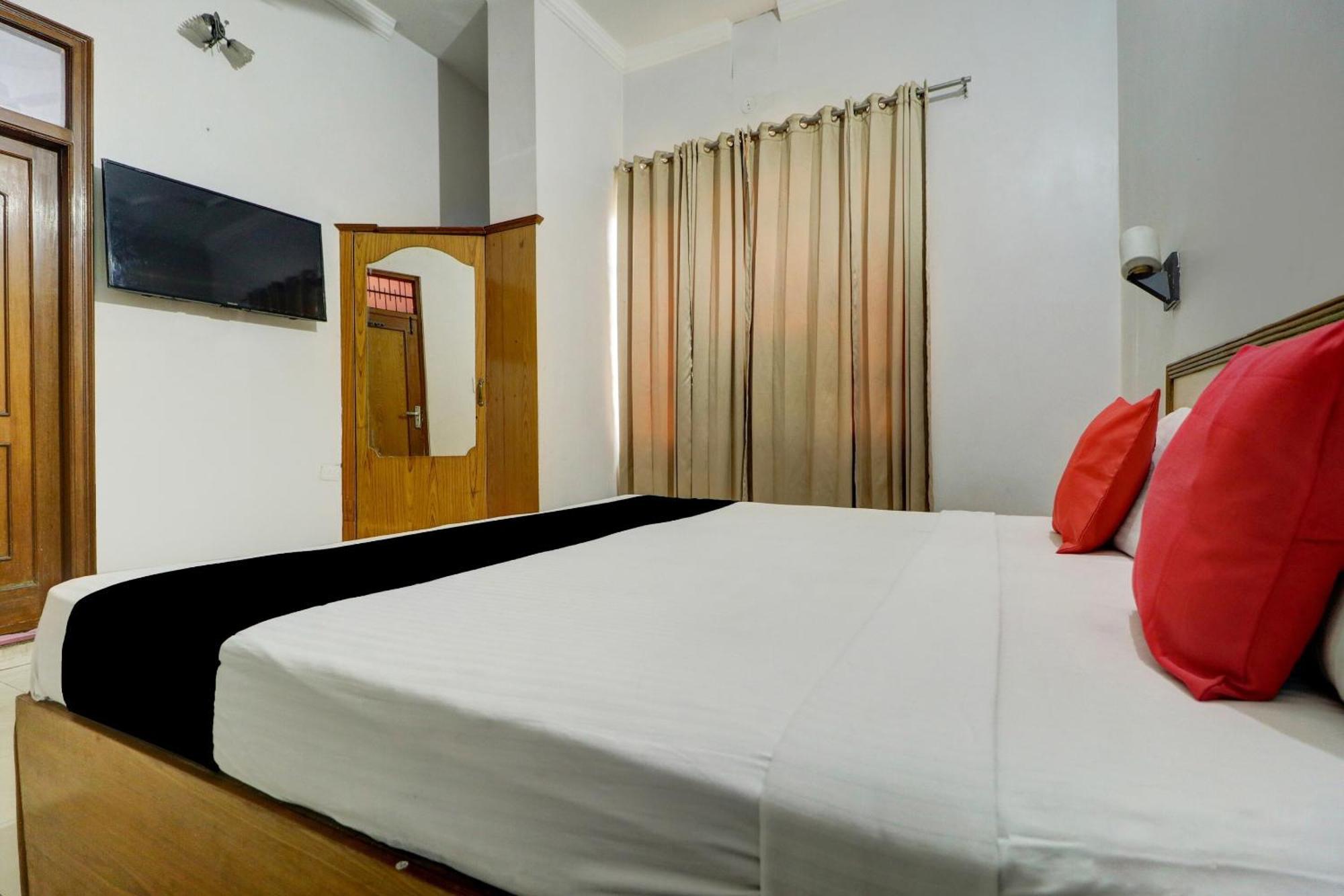Capital O Divine Hotel Amritsar Buitenkant foto