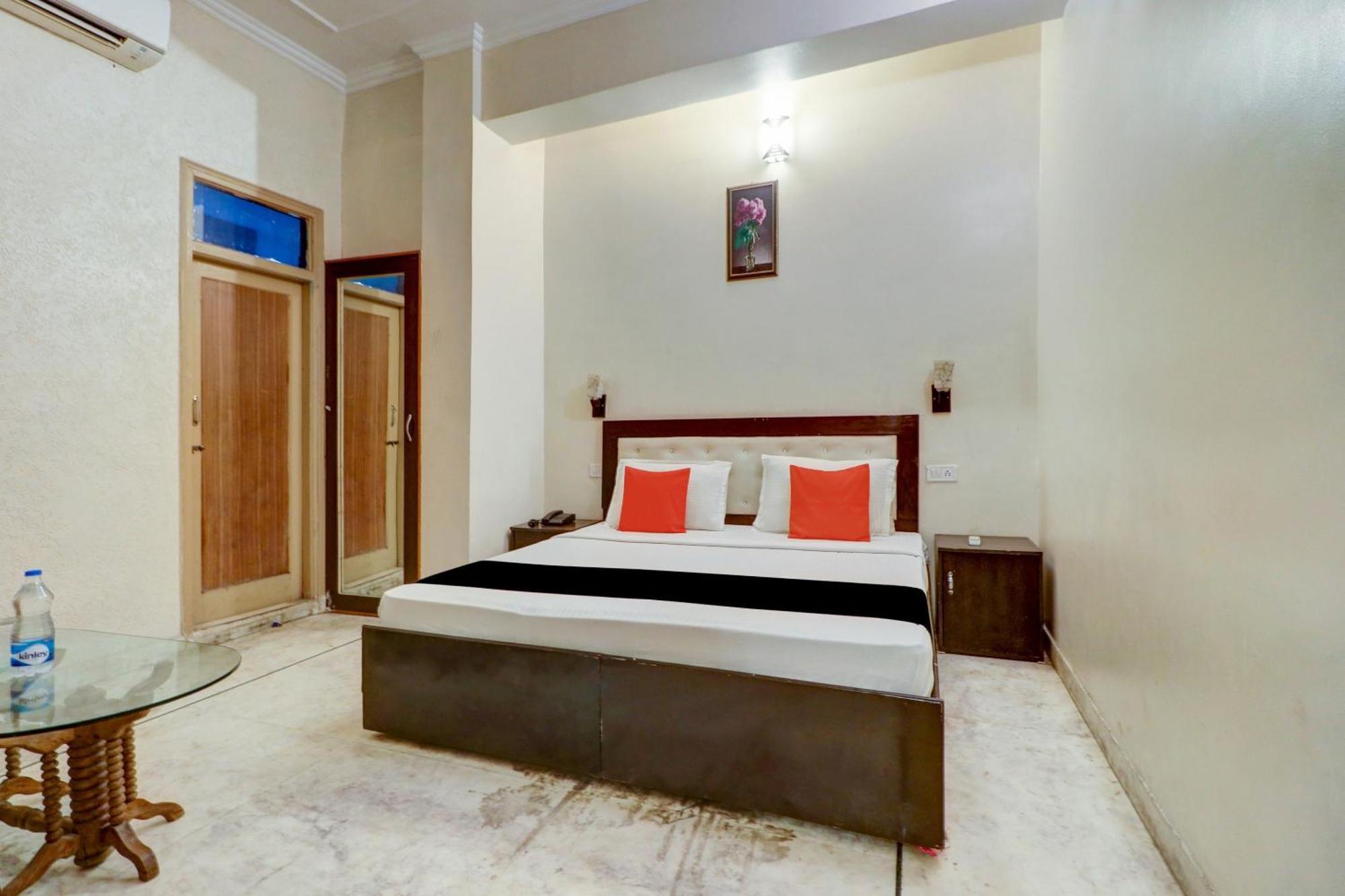 Capital O Divine Hotel Amritsar Buitenkant foto