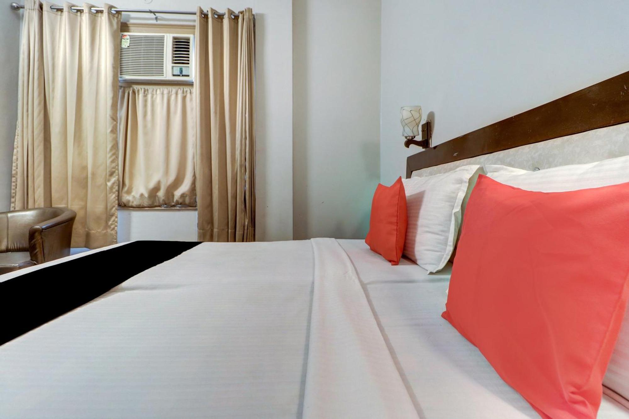 Capital O Divine Hotel Amritsar Buitenkant foto
