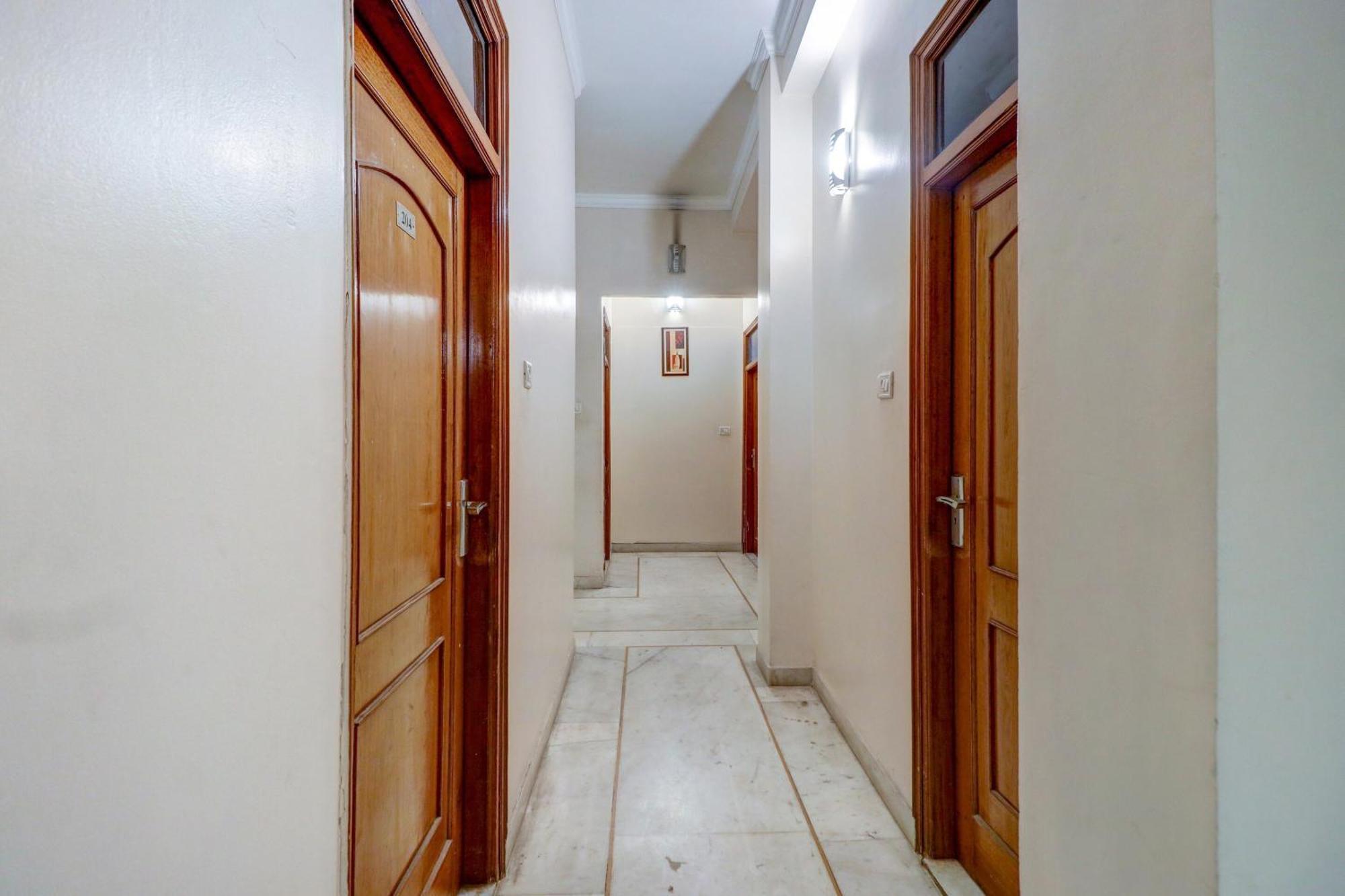 Capital O Divine Hotel Amritsar Buitenkant foto