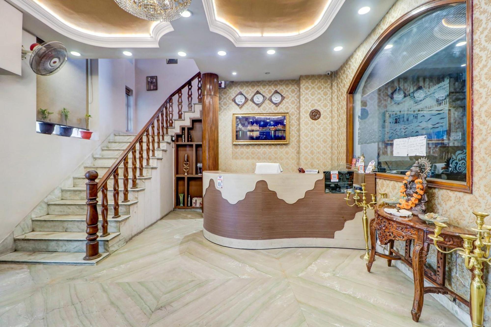 Capital O Divine Hotel Amritsar Buitenkant foto